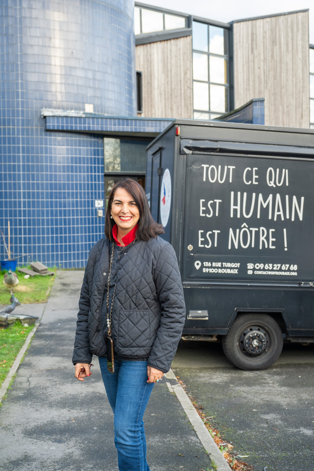 Nora Chihed, notre portrait du Roubaixxl de ce mois-ci. Nora est directrice adjointe du Secours Populaire de Roubaix, dont les bâtiments sont situés rue Turgot.